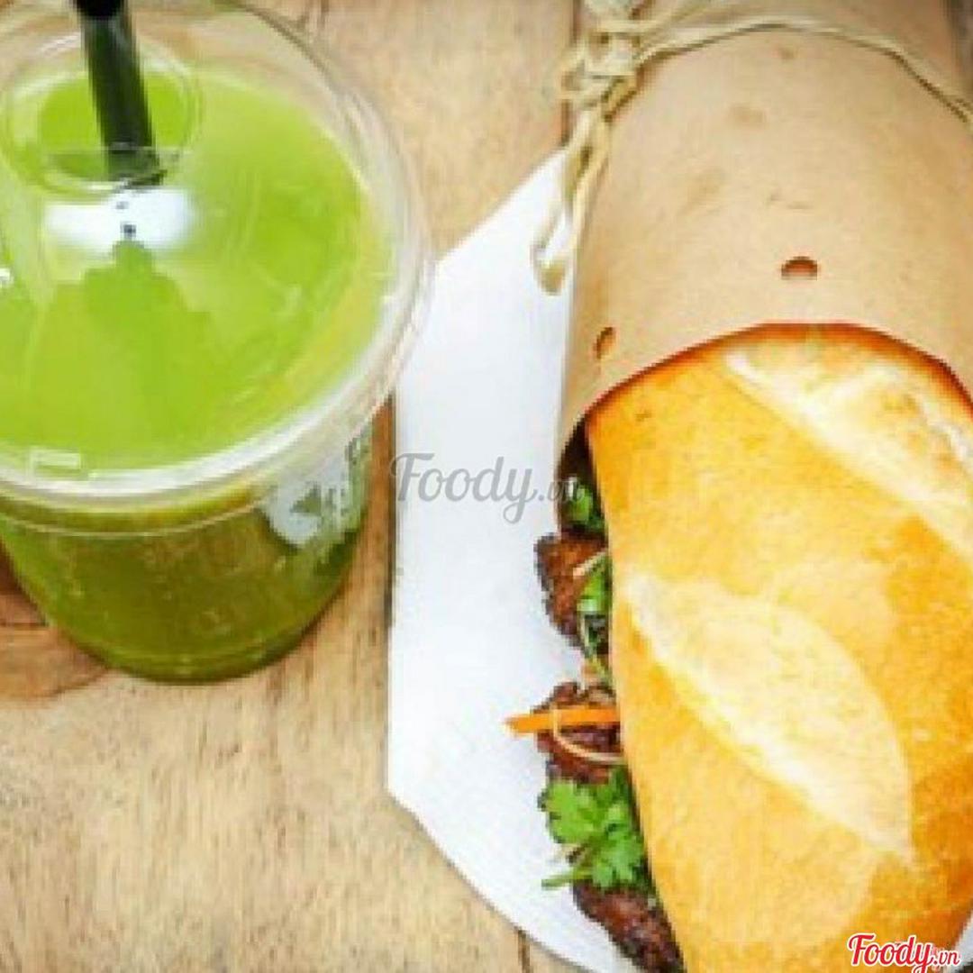 banh-mi-cha-nong-nuoc-ep-coc