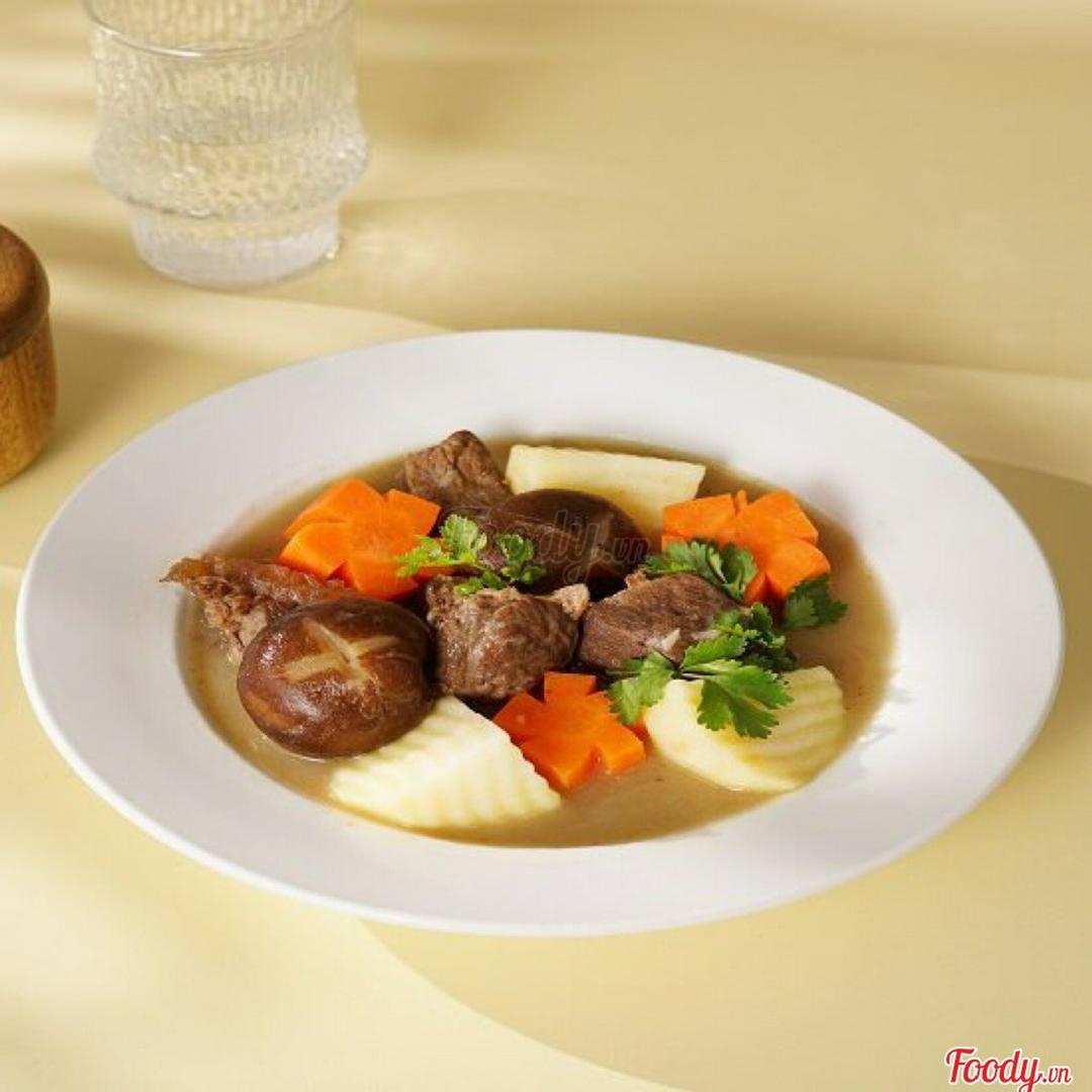 bap-bo-nau-sot-vang-hop-ong-lanh