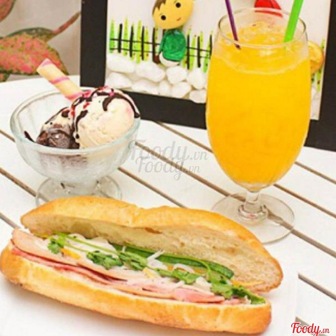 banh-mi-cha-nong-nuoc-ep-cam-nguyen-chat