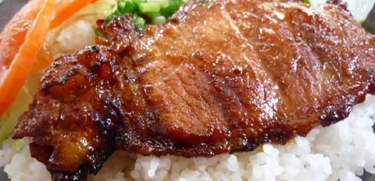 chi-lan-com-tam-bun-thit-nuong-ly-chinh-thang