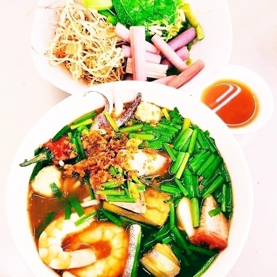 bun-thai-muc-tran-bo-e