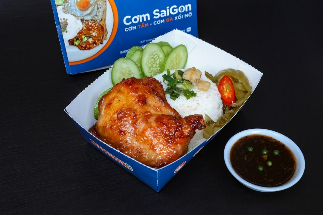 com-ga-nuong-phi-le-tieu-xanh