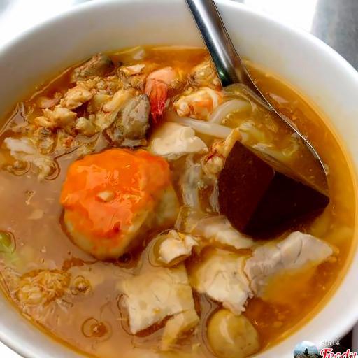 banh-canh-thit-heo-cua