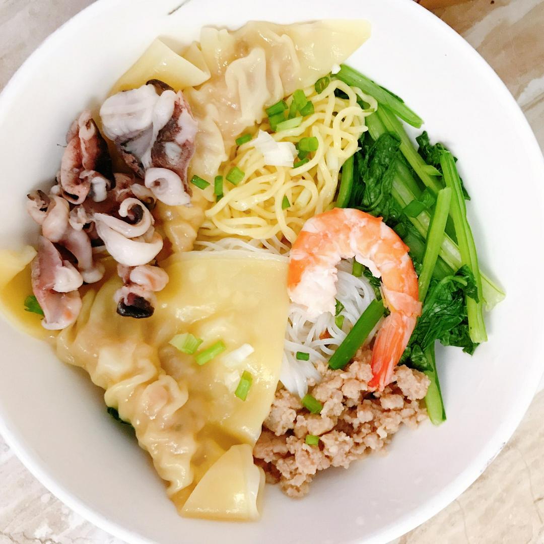 hu-tiu-2v-sui-cao-tom-muc-thit-bam