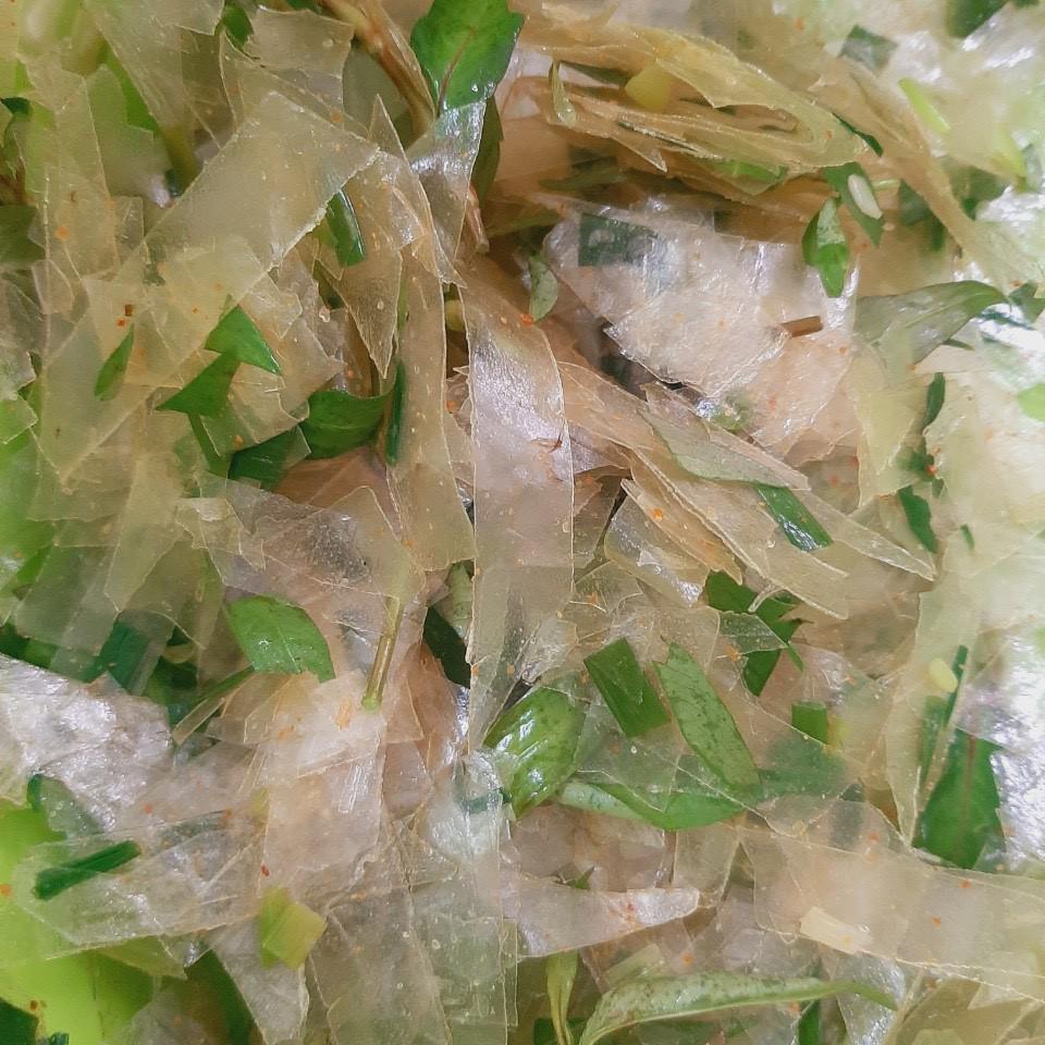 banh-trang-muoi-mo-hanh-khong-trung