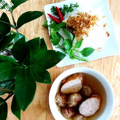 banh-cuon-chay-cha-thit-nuong