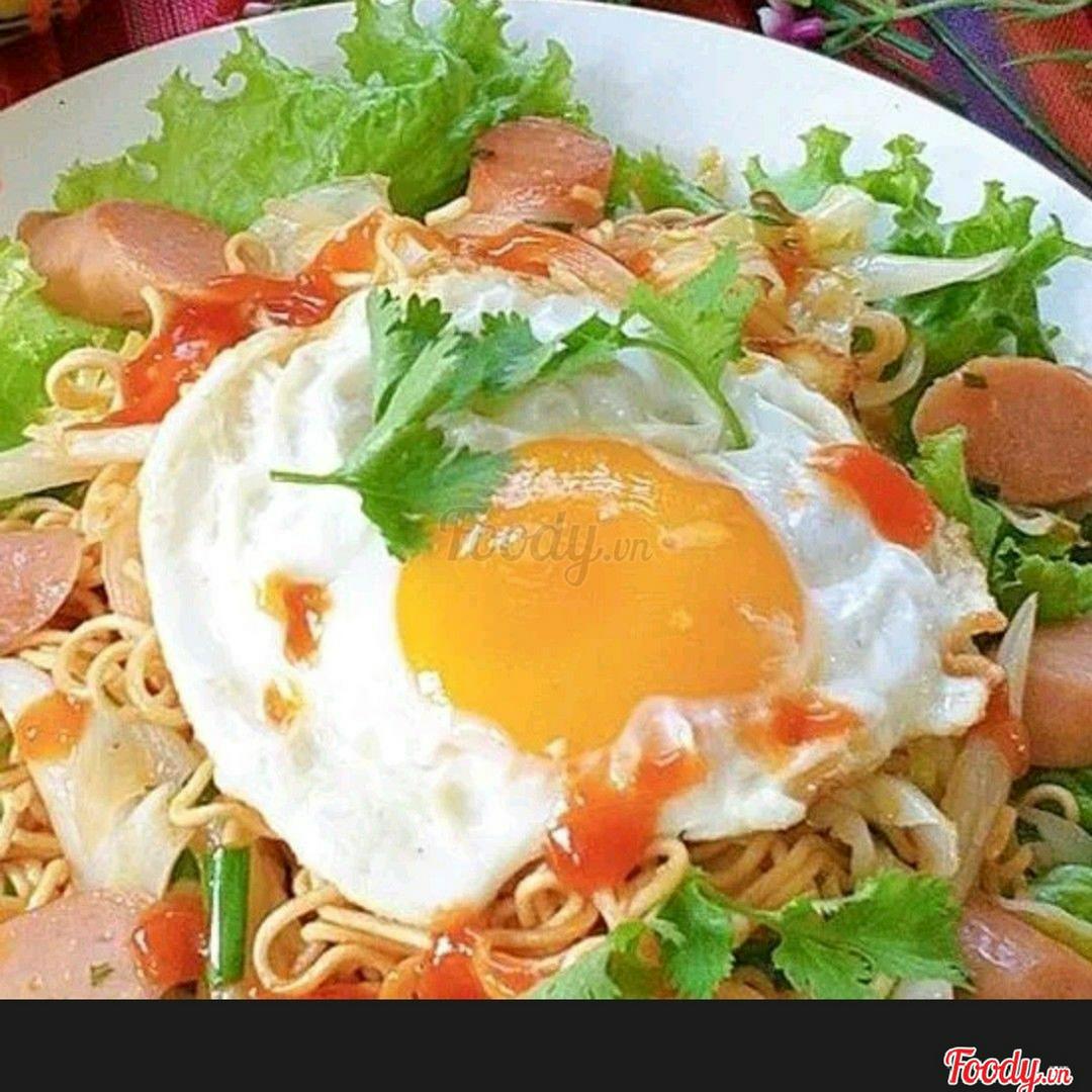 mi-xao-trung-xuc-xich