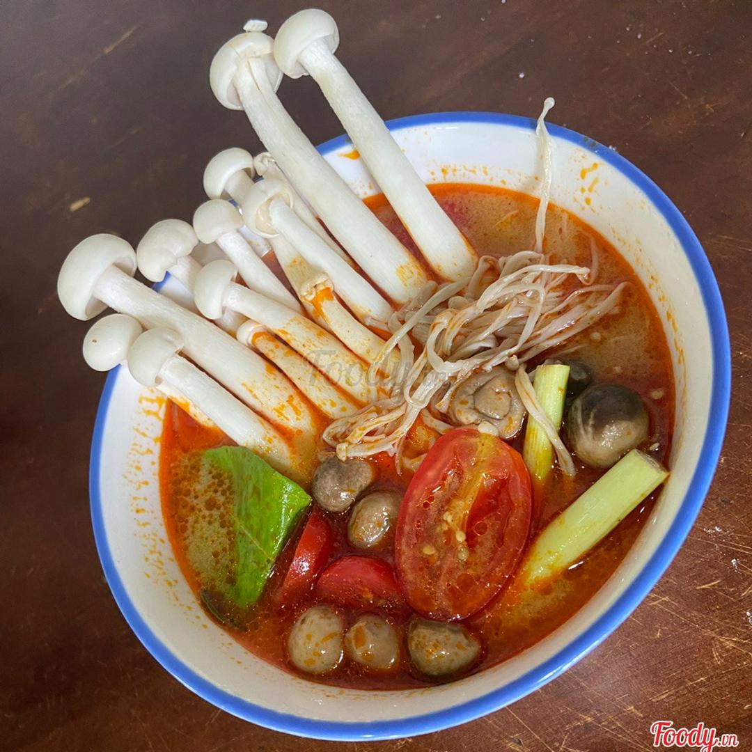 canh-tomyum-voi-nam