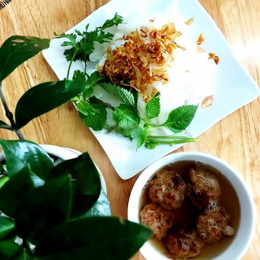 banh-cuon-chay-thit-nuong