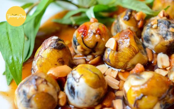 trung-cut-lon-xao-me-dua-cay-20-qua