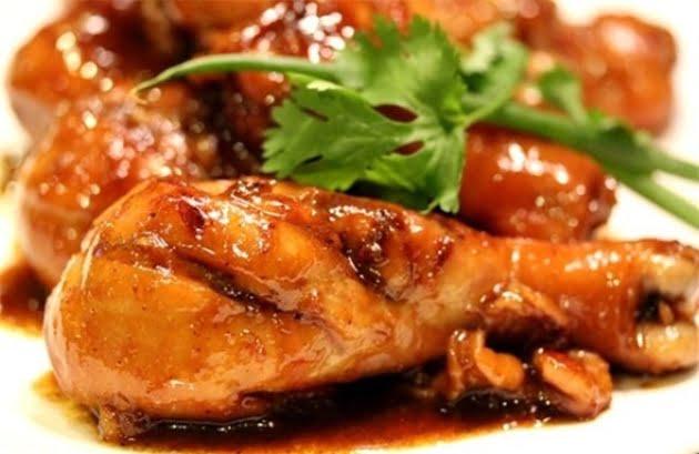 com-nieu-ga-chua-ngot-xuc-xich-chua-ngot