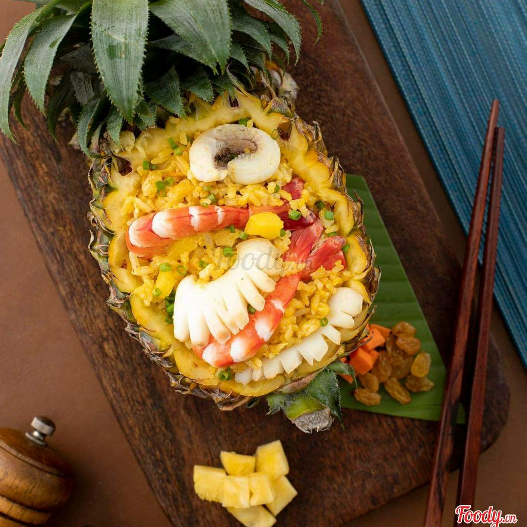 com-chien-dua-voi-hai-san-kieu-thai