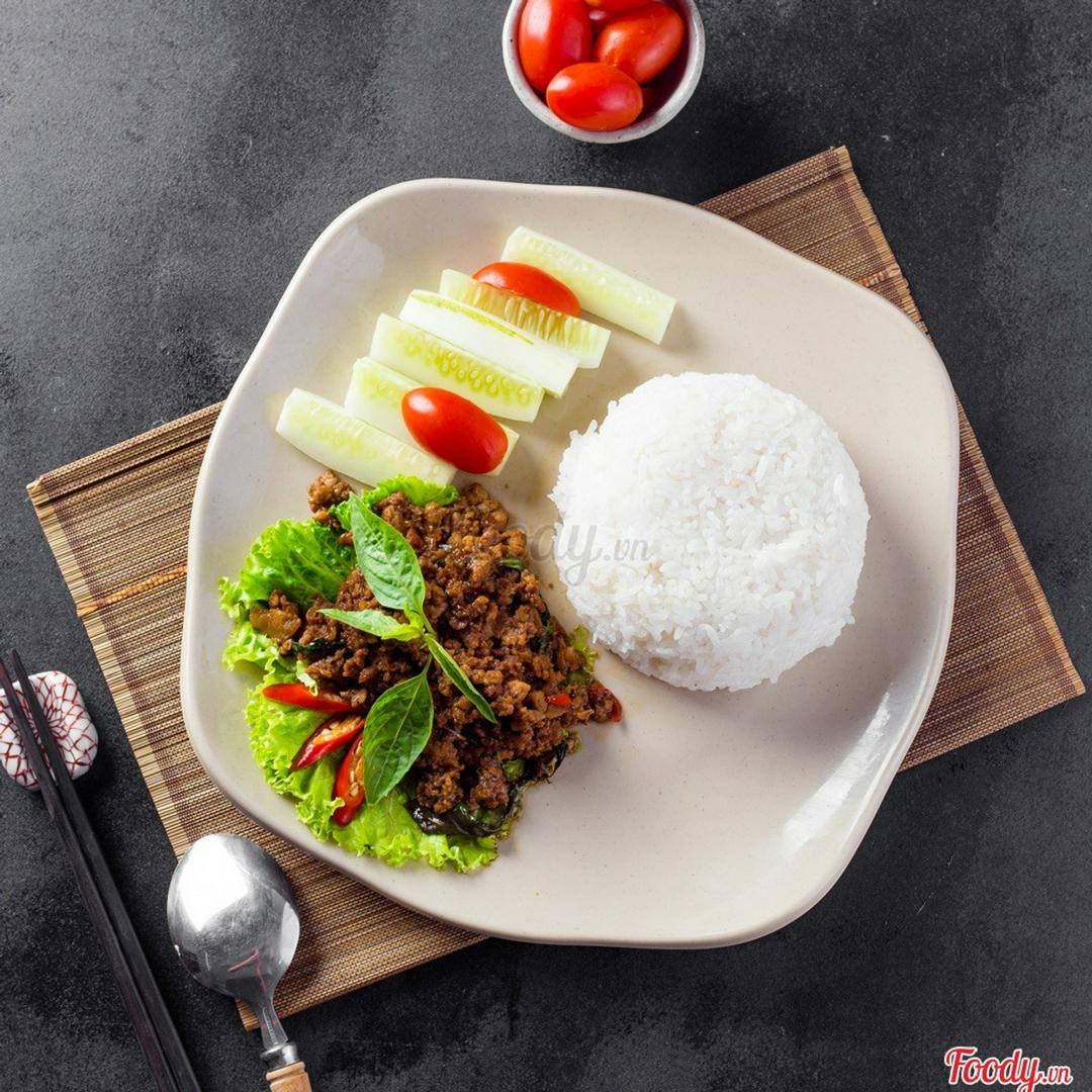 com-ga-bam-xao-la-hung-que