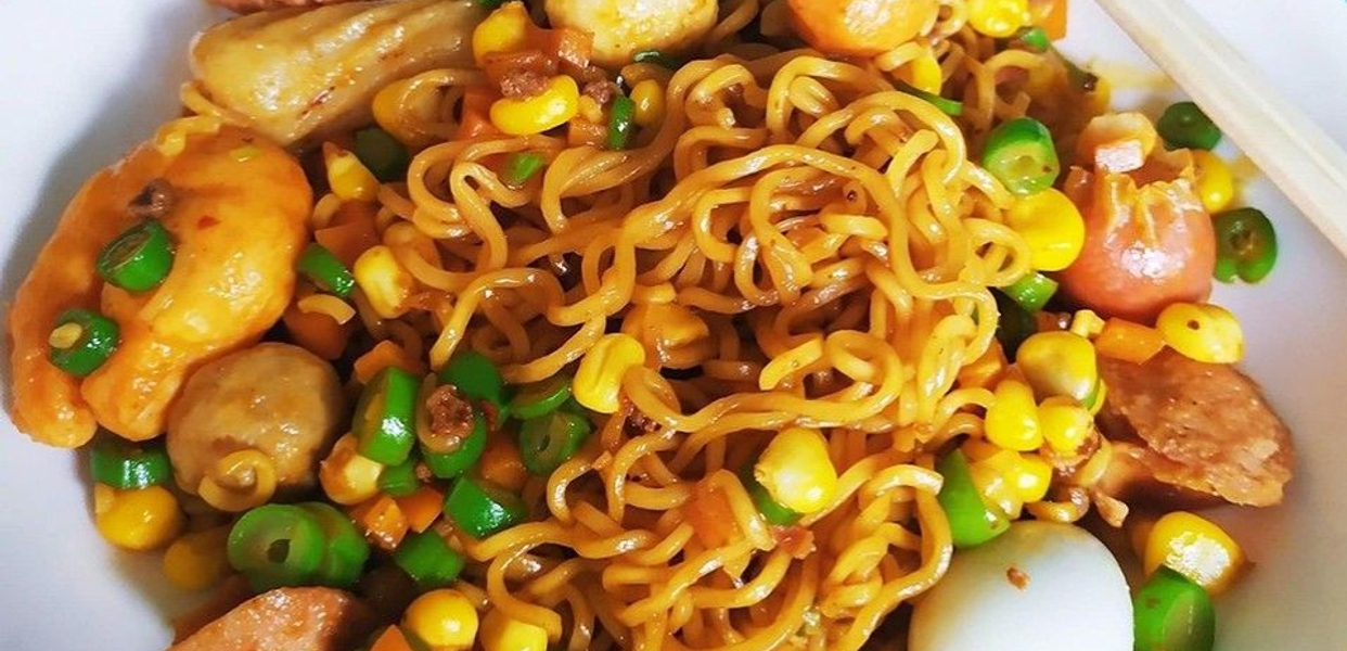 bep-nha-tho-my-tron-indomie-an-vat-online