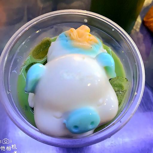 tra-sua-thai-xanh-heo-lon