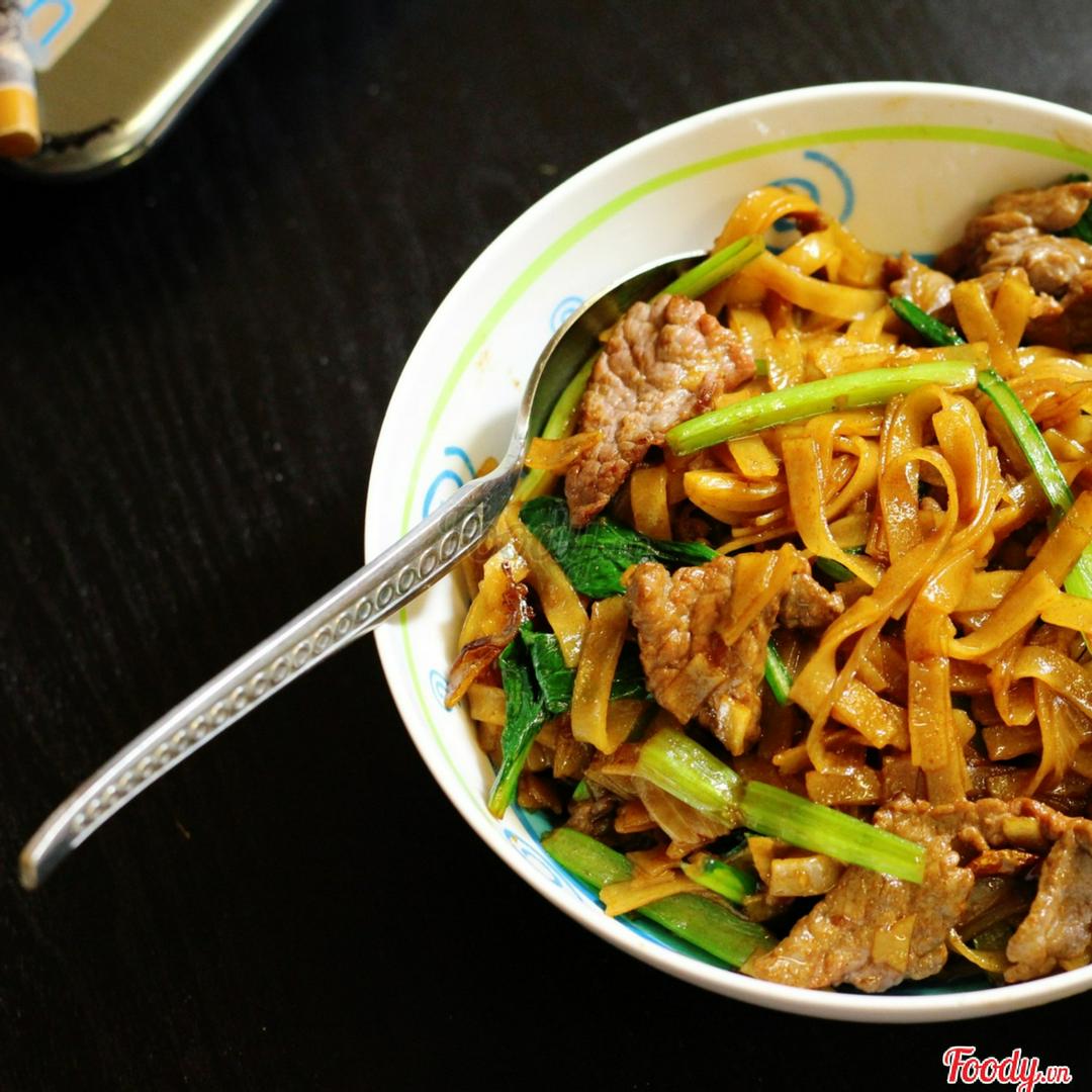 pho-xao-sot-nau-rau-cu