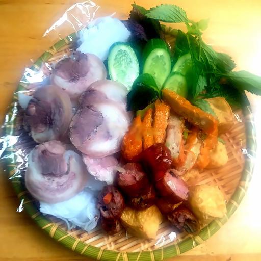 bun-au-cha-com-thit-luoc-doi-sun-ran