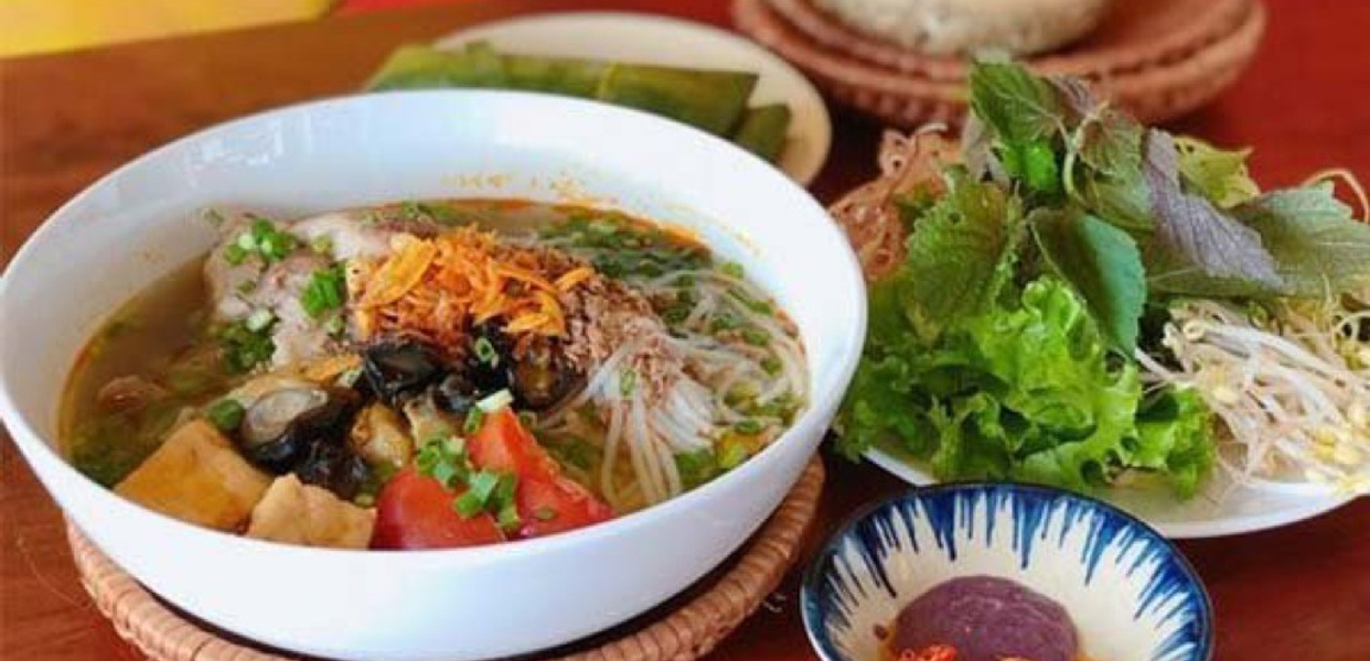 di-tu-quan-banh-cuon-bun-rieu