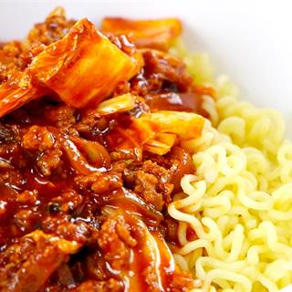 mi-tron-thit-bam-xuc-xich-pho-mai-cay