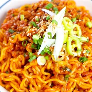 mi-tron-thit-bam-trung-cut-pho-mai-cay