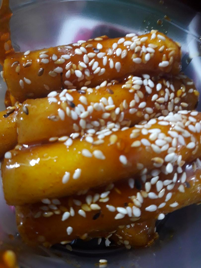 banh-gao-chien-sot-chua-ngot