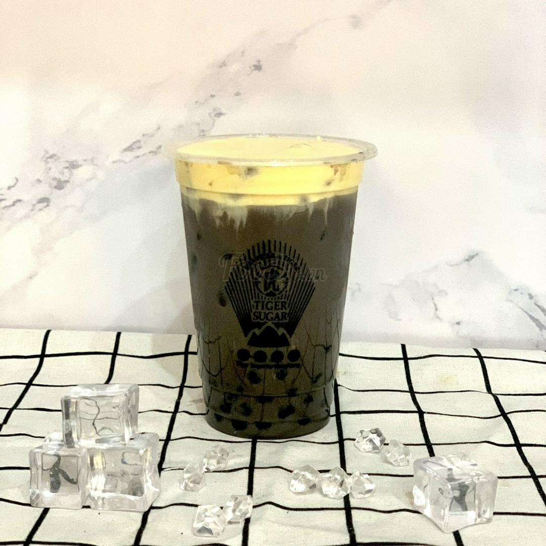 tra-sua-than-tre-kem-trung-tran-chau-uong-en-tiger-sugar