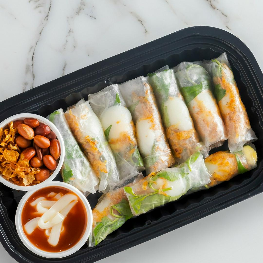 banh-trang-cuon-cham-mam-me