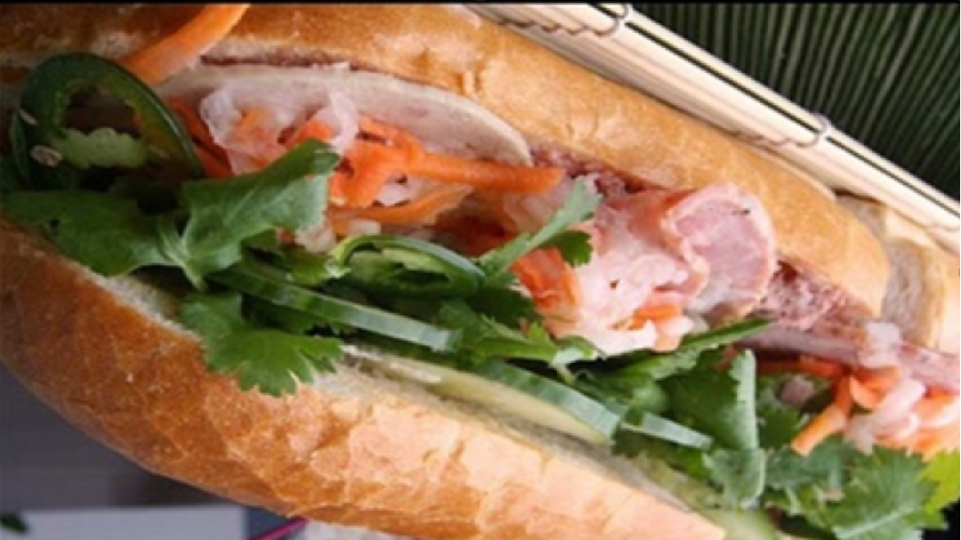 banh-mi-cha-gio-ha-noi