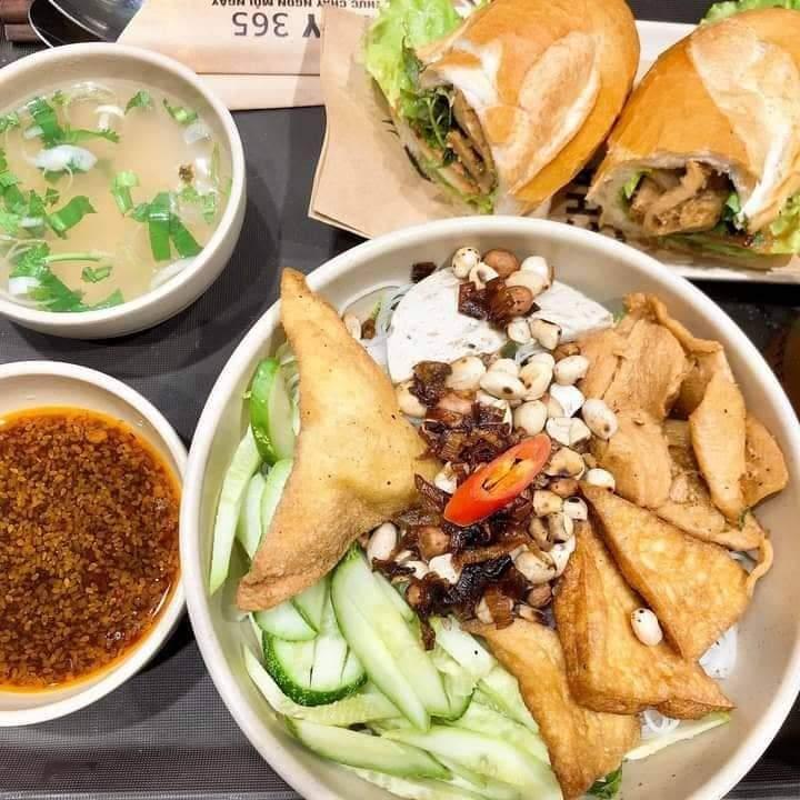 hu-tieu-xao-ca-vien-rau-cu