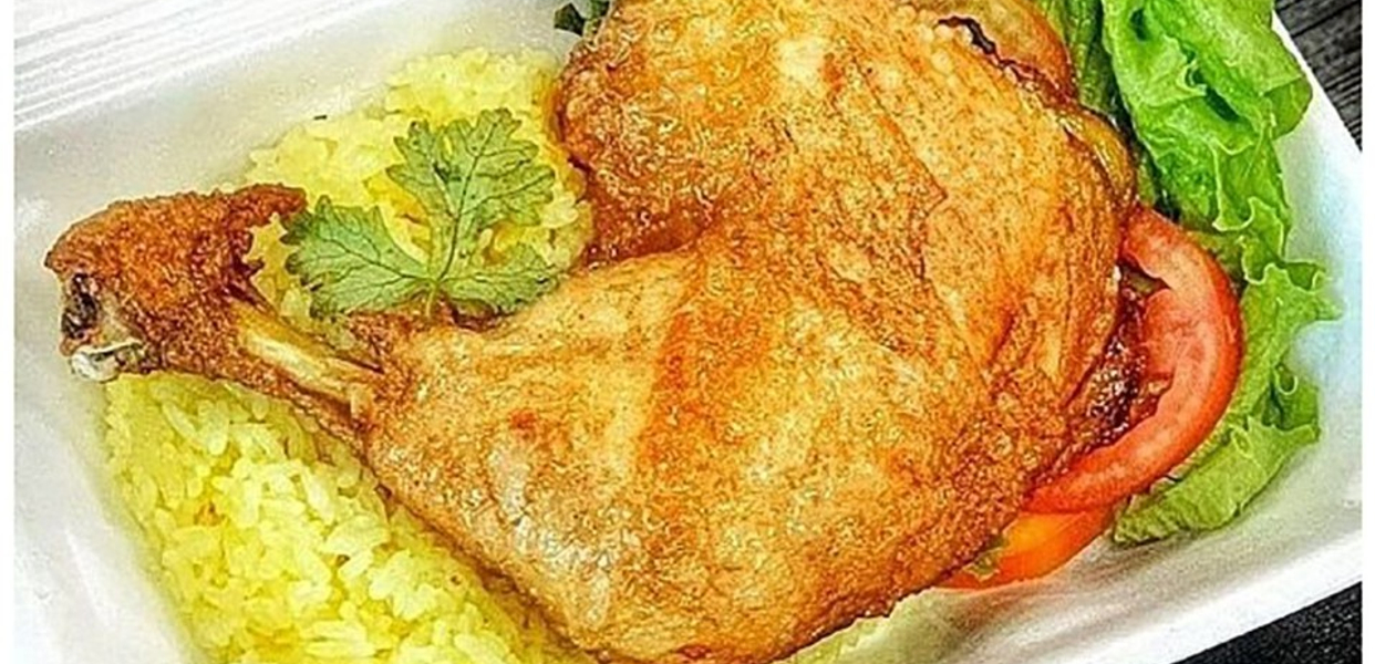 huong-phuc-ky-com-ga-xoi-mo-mi-xao-hai-san-ngo-be