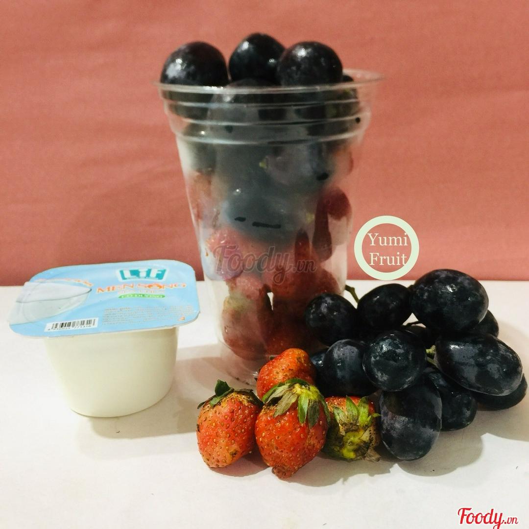 ly-mix-2-loai-dau-tay-nho-en-dam-yogurt