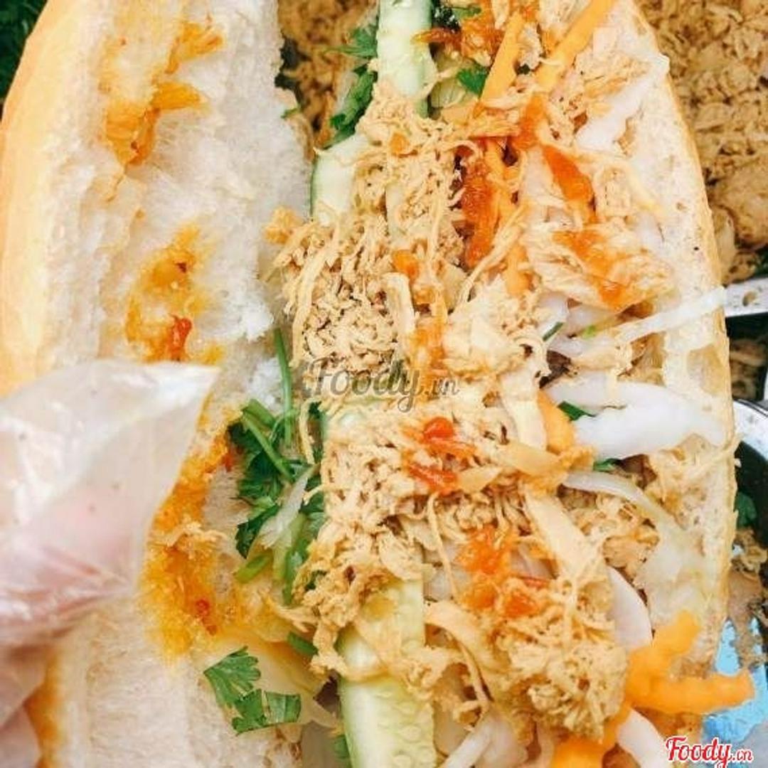 banh-mi-ga-rim-xe-va-2-nuoc-sam-hat-e-nha-am