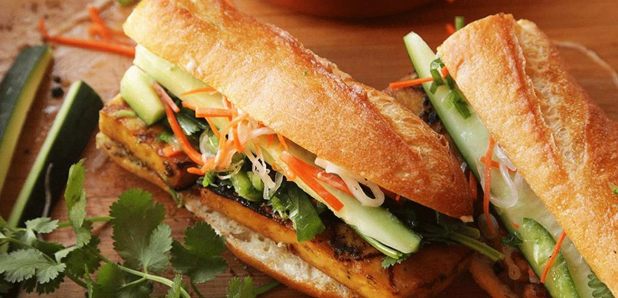 hac-ngau-xoi-man-va-banh-mi-binh-thoi