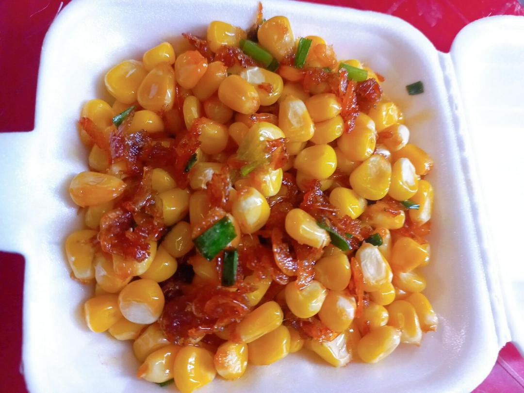 bap-xao-xuc-xich-trung-ga