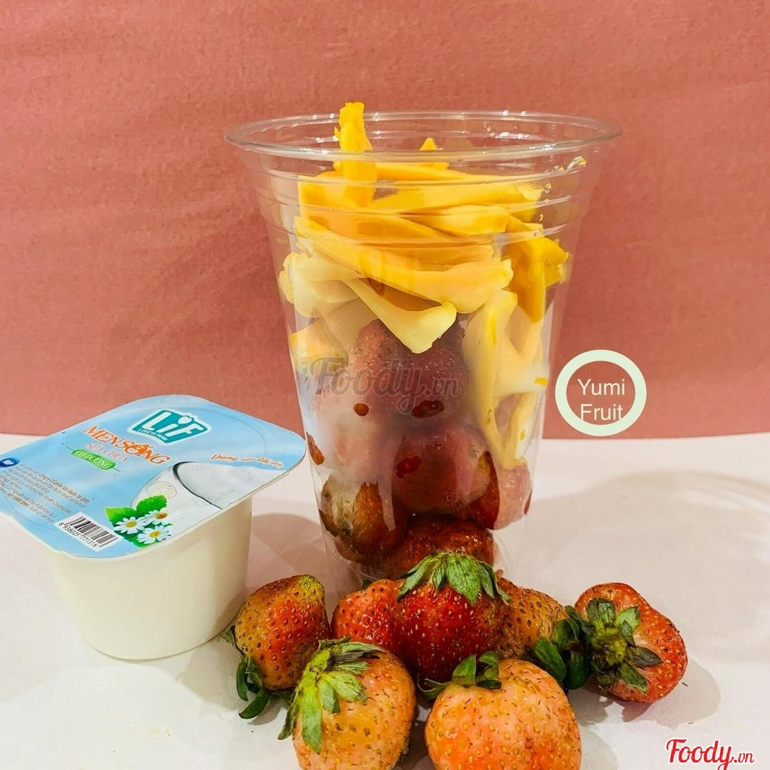 ly-mix-2-loai-mit-thai-dau-tay-dam-yogurt