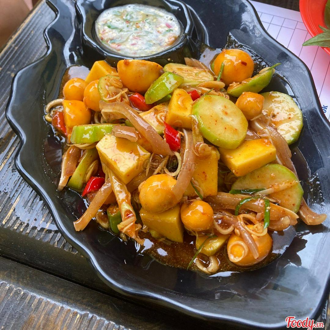 trung-non-tai-heo-sot-thai