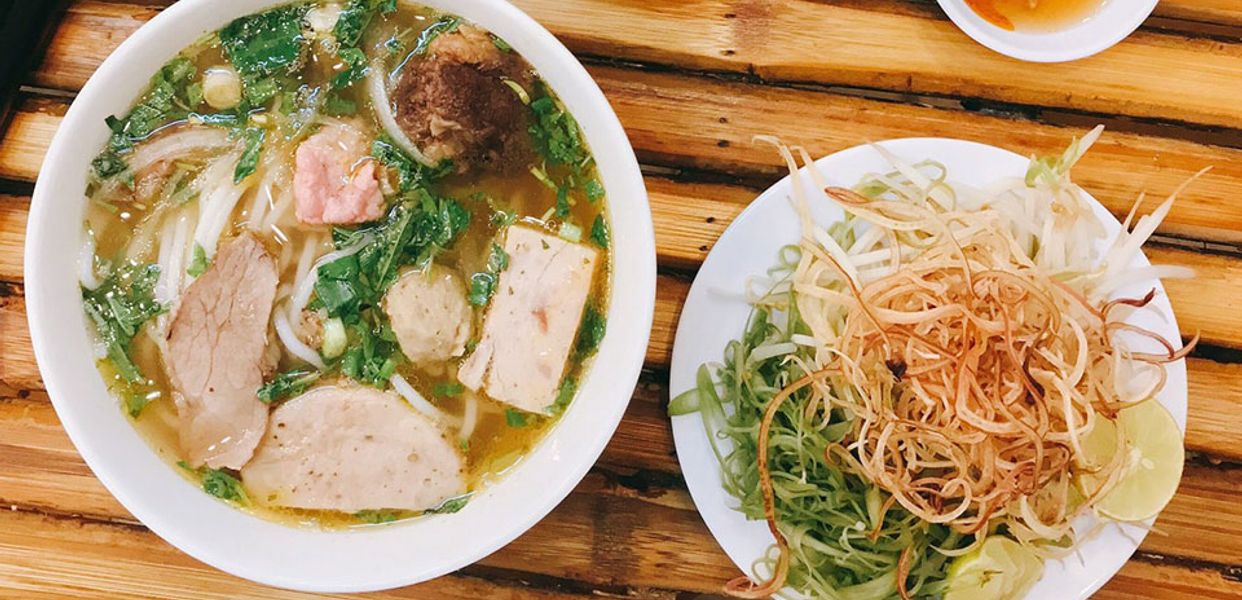 bun-bo-hue-xua-cong-biet-thu-vinhomes