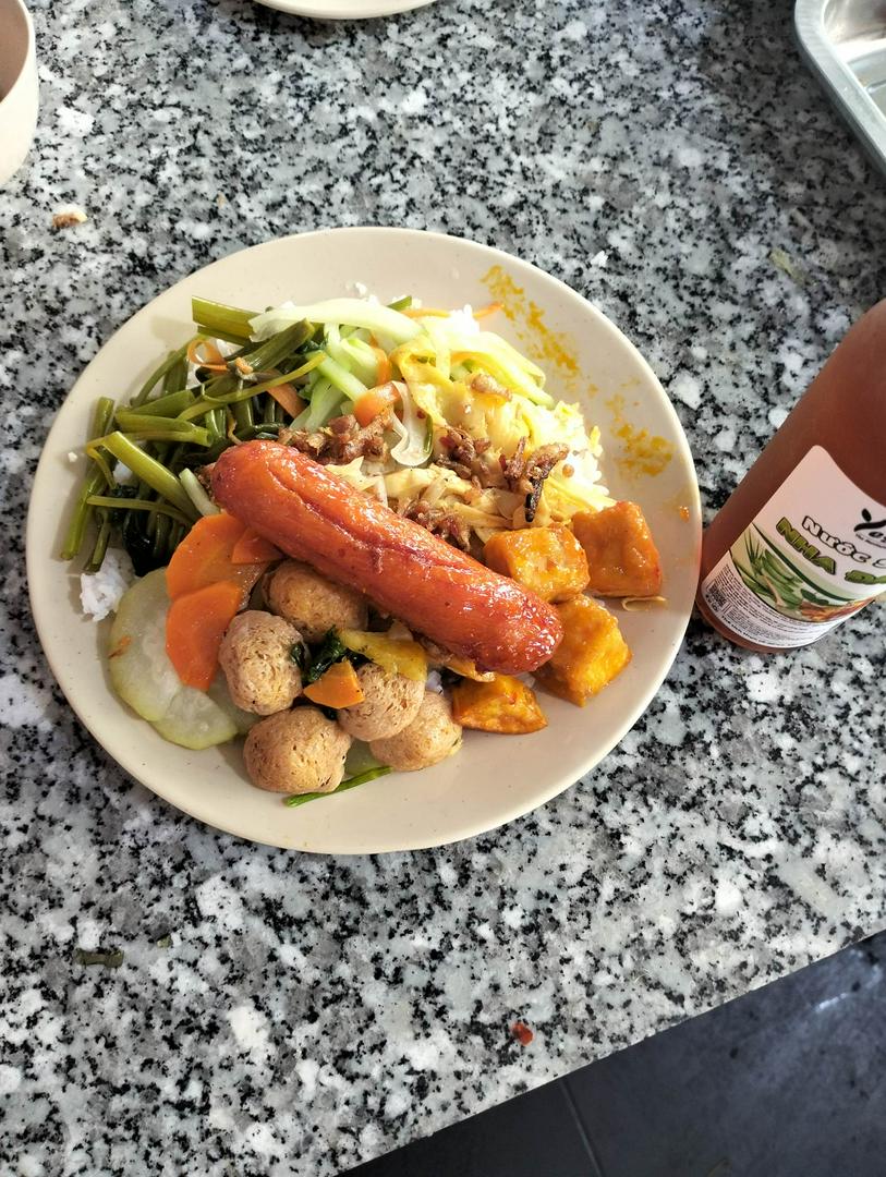 com-thap-cam-xuc-xich-pesi