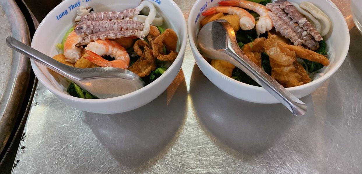 long-thuy-bun-thai-hai-san-ngu-xa