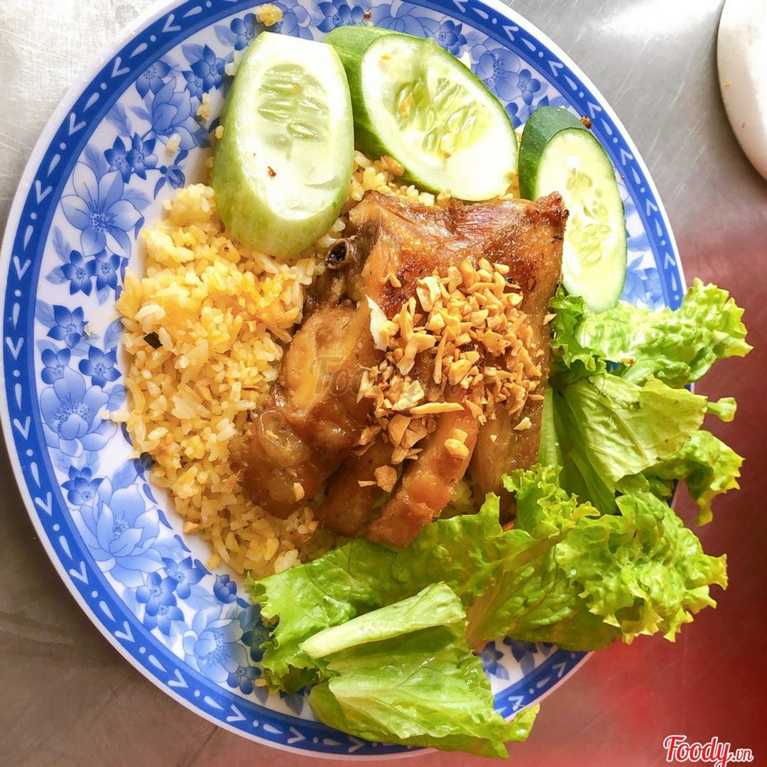 com-ga-mam-toi-xuc-xich