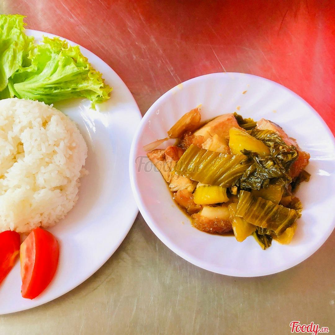 com-heo-quay-xao-cai-chua