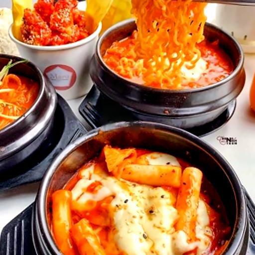 tokbokki-xuc-xich-cha-ca-han-quoc-phomai