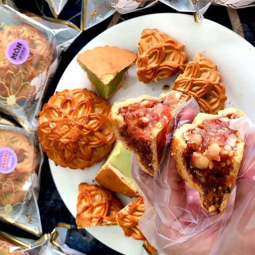 banh-trung-thu-chay-thap-cam-khong-trung