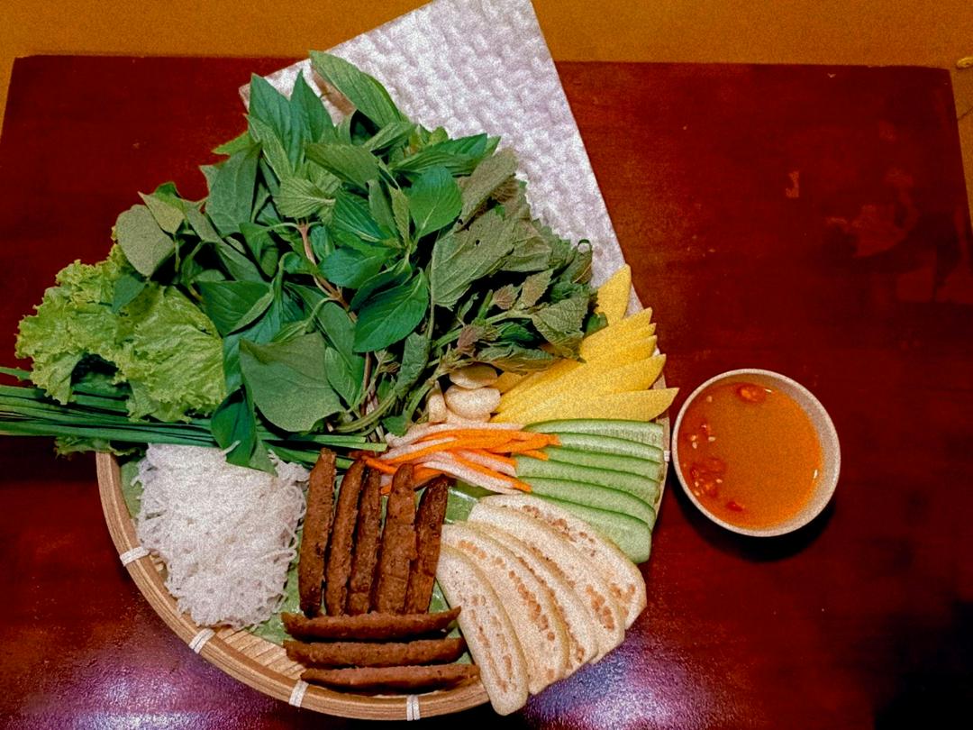 thit-luoc-cham-mam-nem