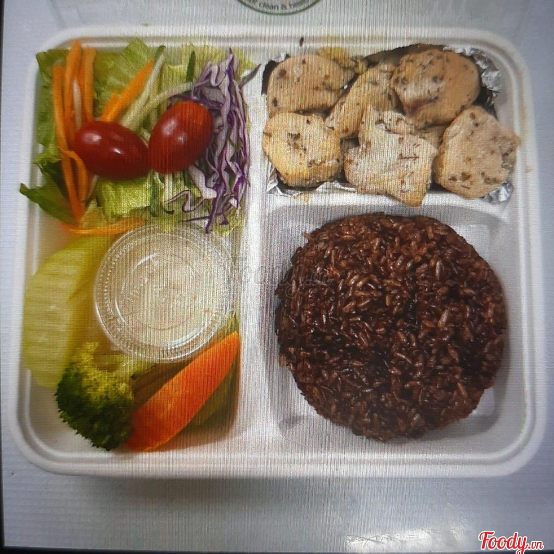 combo-ac-biet-com-gao-lut-salad-uc-ga-nuong-la-thom