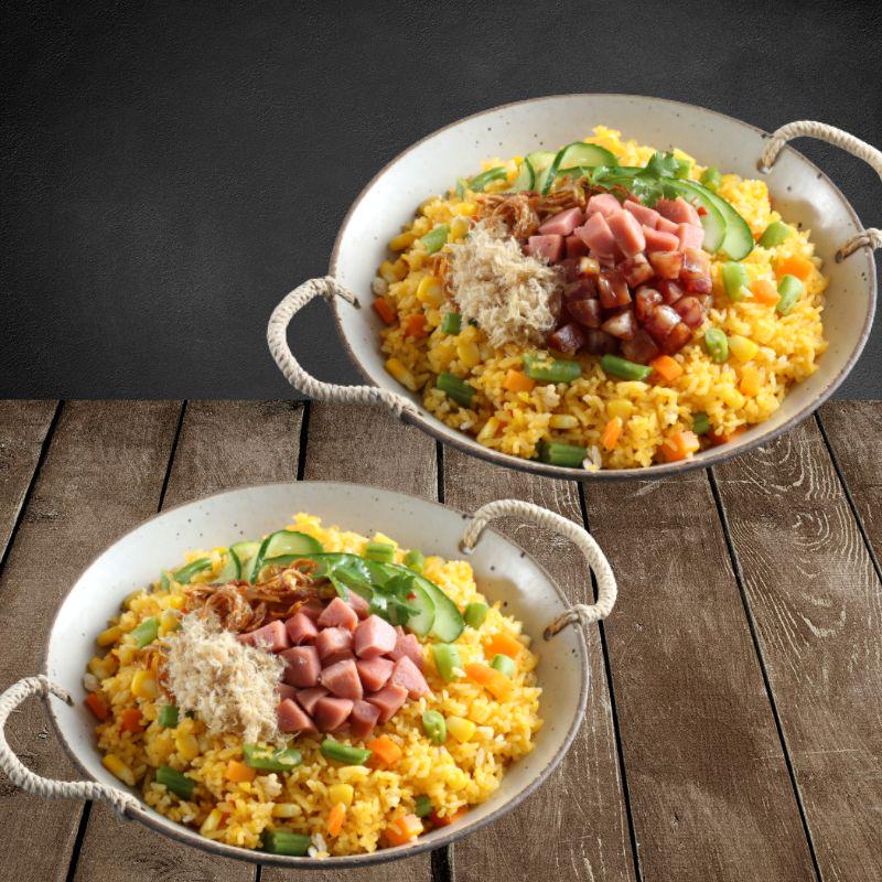 1-com-rang-kim-chi-ac-biet-va-1-com-rang-xuc-xich-va-kem-2-canh-1-nuoc-tuy-chon