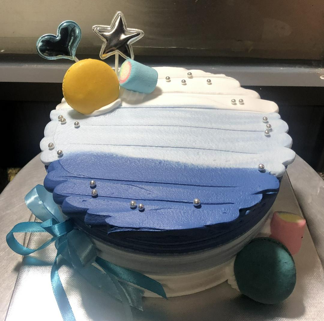 banh-kem-sua-tuoi-galaxy-17-cm