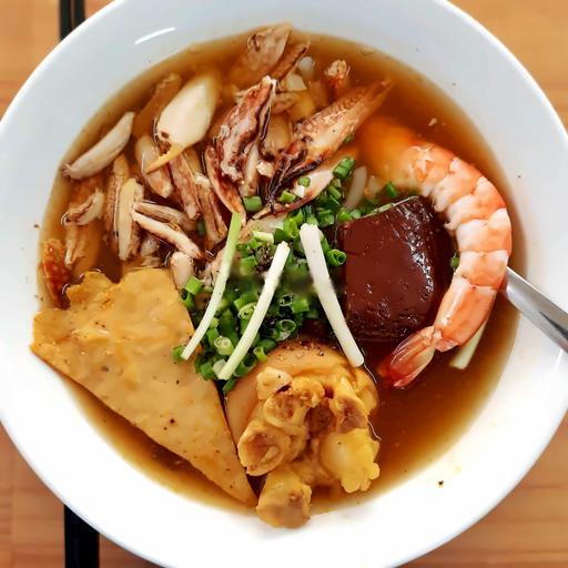 banh-canh-ghe-go-tom-cha-gio