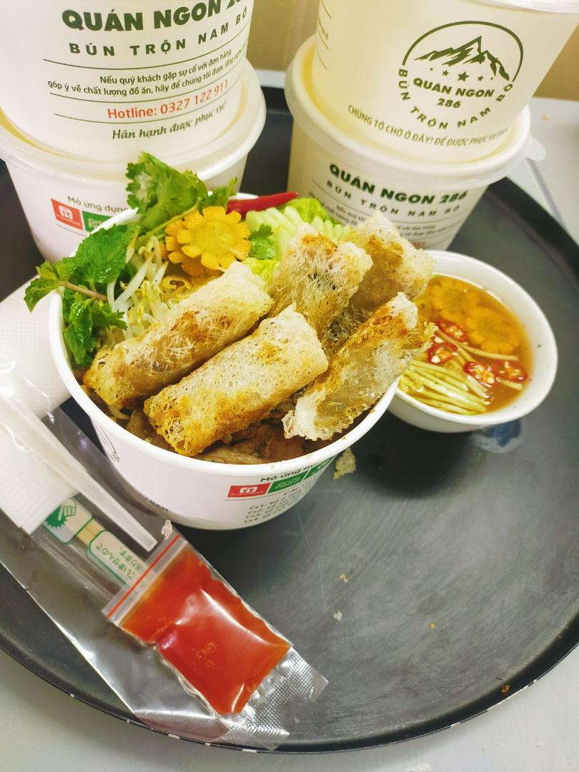 bun-tron-nem-tom-cua