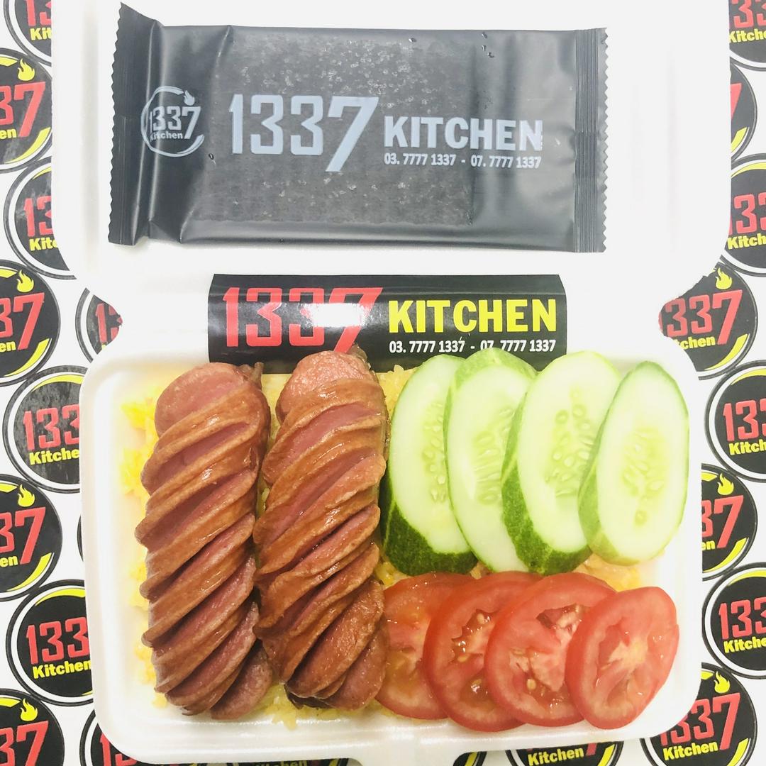 com-2-xuc-xich-canh-rong-bien-khan-lanh